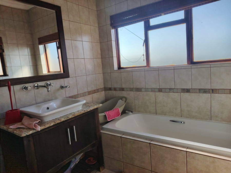 3 Bedroom Property for Sale in Pentagon Park Free State